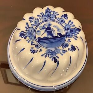 Delfts 5 inch Bundt pan, mid century